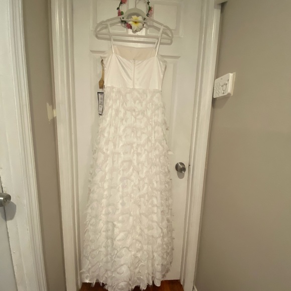 White Bridal/ Prom Sleeveless Gown, NRT - Picture 2 of 14